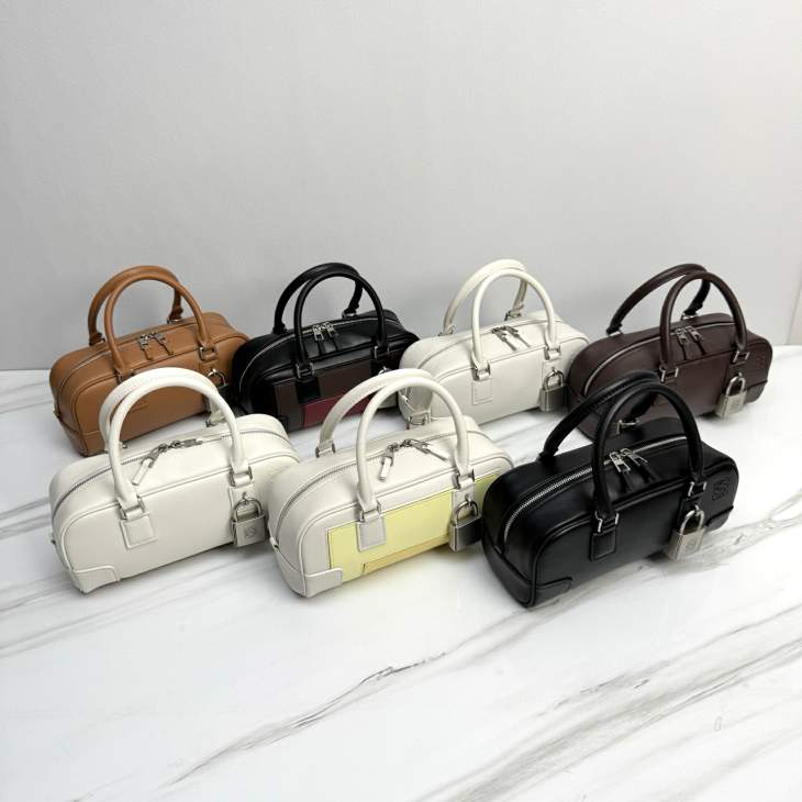 Picture of Loewe Handbags _SKUfw239908969fw